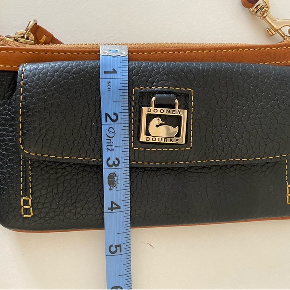 Dooney & Bourke Dillen II Pebbled Leather Wristlet / Clutch Excellent Condition - Picture 6 of 13